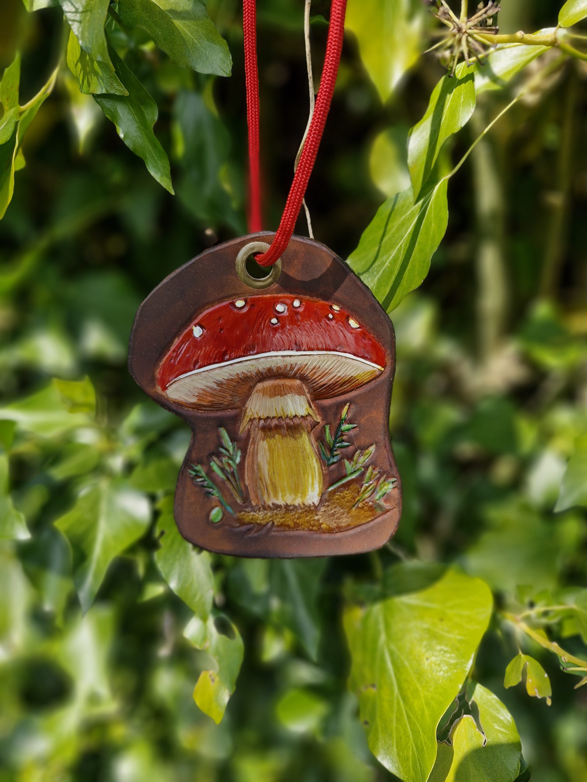 Marque-page en cuir – Amanite enchantée