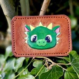 Porte carte bébé dragon en cuir